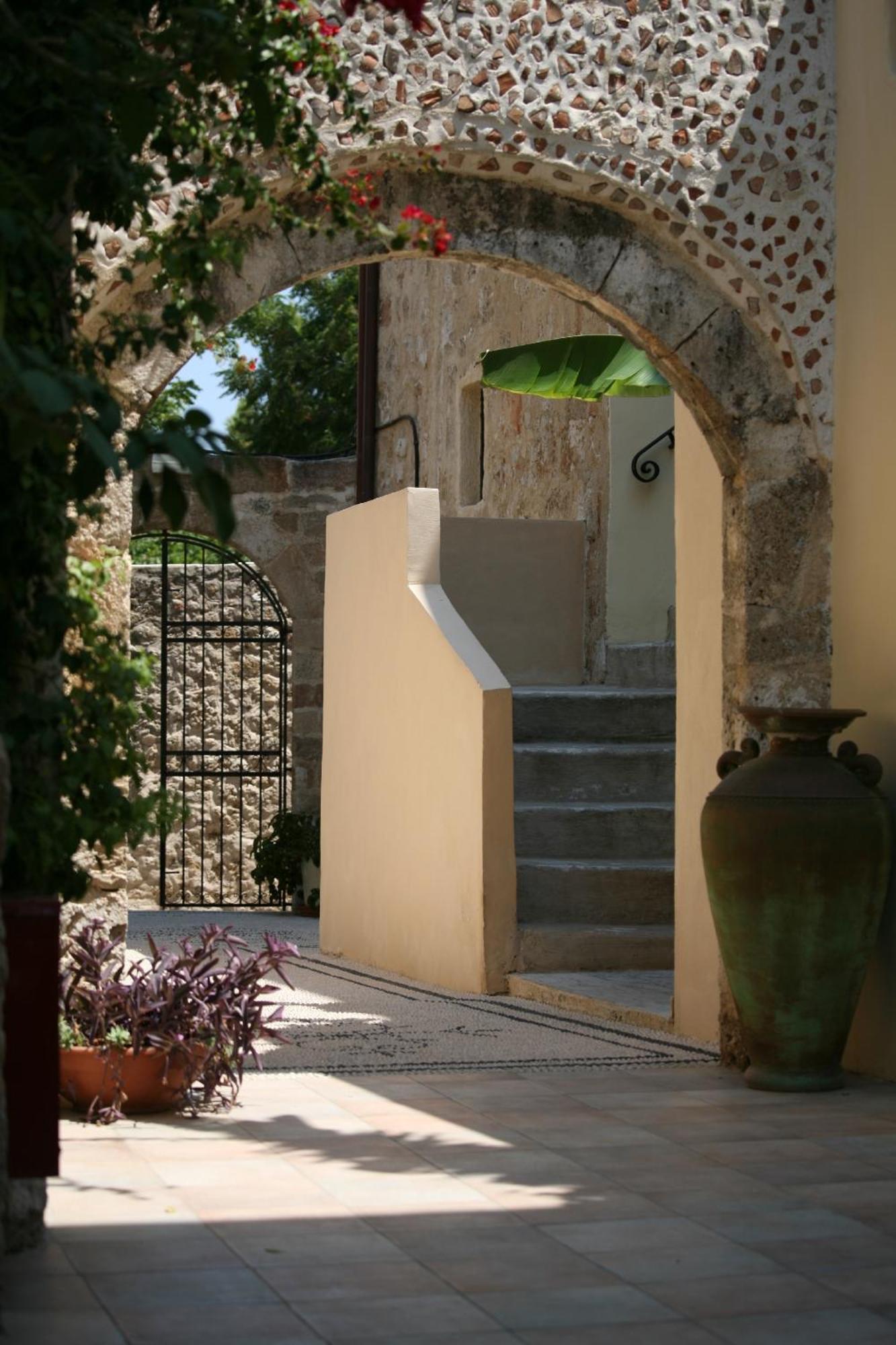 Spirit Of The Knights Boutique Hotel Rhodes City ภายนอก รูปภาพ